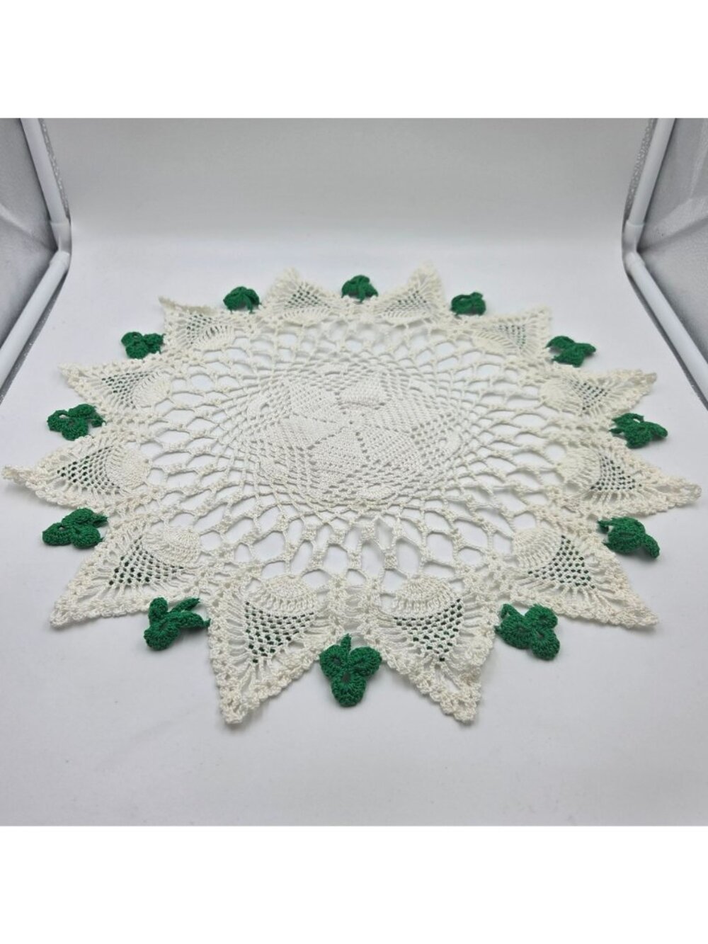 Handmade Pineapple Panels with Shamrock Appliqués Lace Doily - Picture 4 of 4